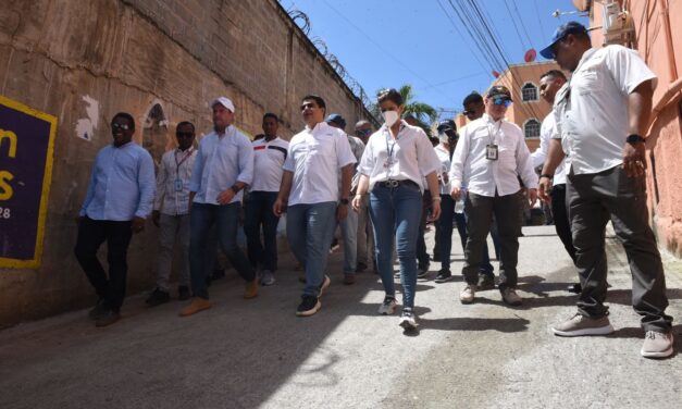 Fellito Suberví recorre cañada el Túnel de Capotillo y supervisa avances trabajos en cañada La 800ta