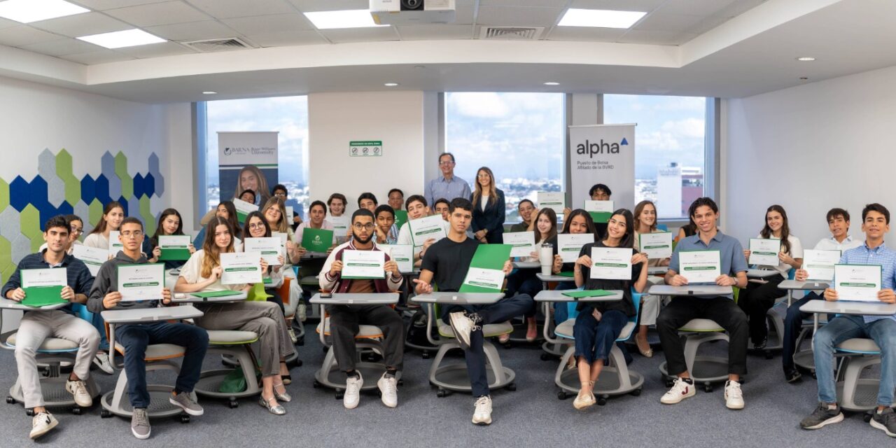 Tercera edición del bootcamp de verano “Inversiones Inteligentes” fomenta la educación financiera en jóvenes dominicanos