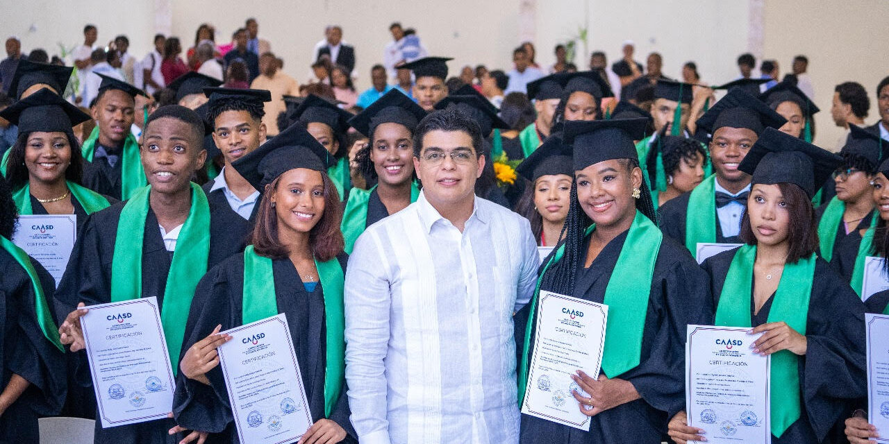 Fellito Suberví encabeza graduación de 35 nuevos bachilleres técnicos del Liceo CAASD
