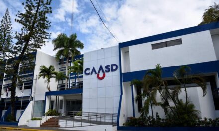 CAASD trabaja para solucionar avería causada por lluvias que limita suministro de agua potable en Las Praderas