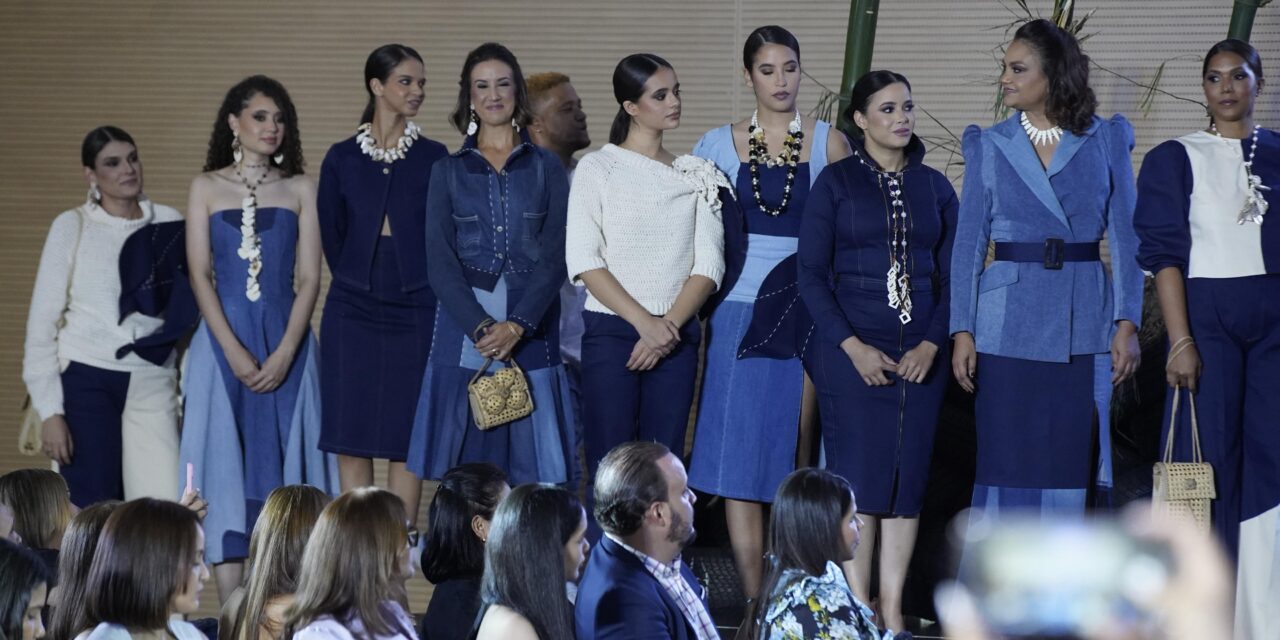“Piel Azul 2025”: El denim renace como moda sostenible en manos de Nina Vásquez