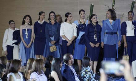 “Piel Azul 2025”: El denim renace como moda sostenible en manos de Nina Vásquez