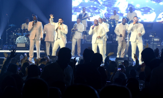 Grupo Niche canta tantos éxitos que el público se quedó hasta el final
