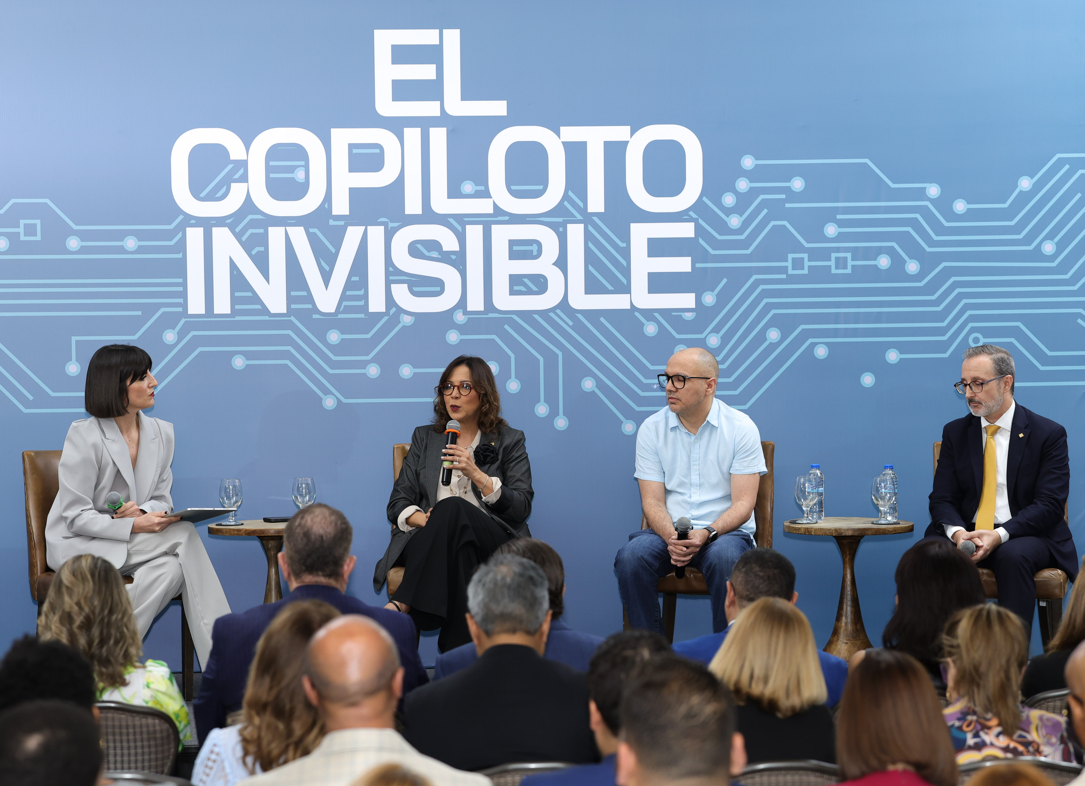 Víctor Bautista publica libro sobre inteligencia artificial y comunicación