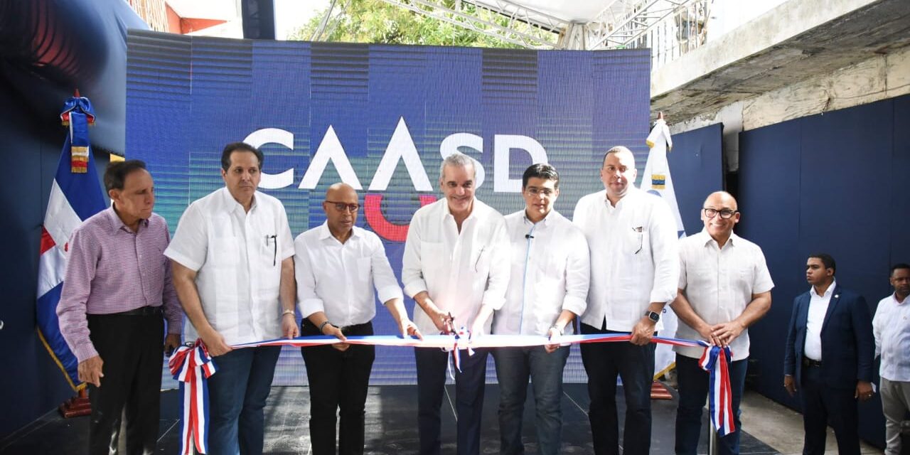Presidente Abinader y director de la CAASD entregan saneada cañada Los Peralejos