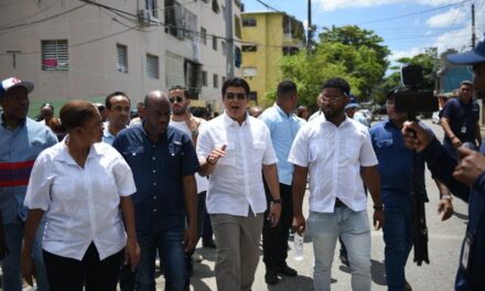 Fellito Suberví llega a Guachupita con maquinarias y un amplio personal para solucionar problemas demanda ese sector